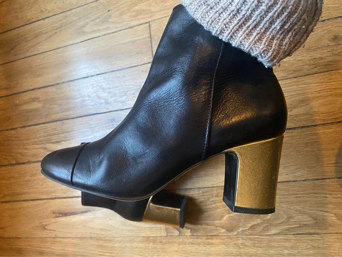 Bottines noire et dorée quasi neuve Minelli - photo numéro 1