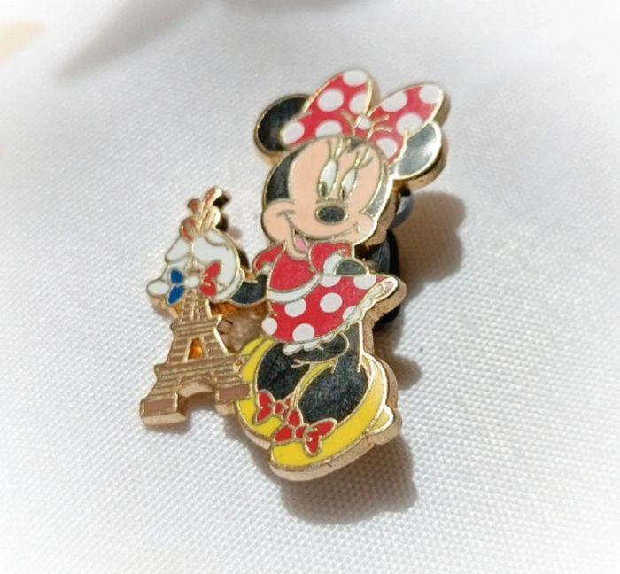 Pin's pins custom Minnie Mickey Disneyland Disney doré golden tour Eiffel tower robe rouge - photo numéro 1