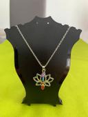 Collier pendentif chakra lotus coloré en alliage argenté