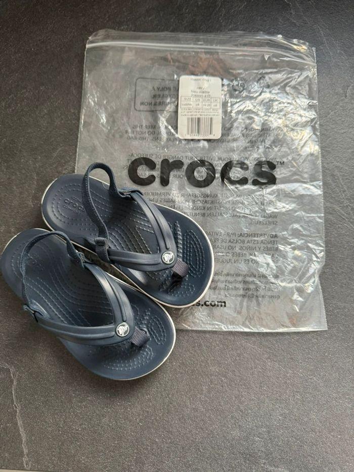 Sandale Crocs taille 24/25 - photo numéro 1