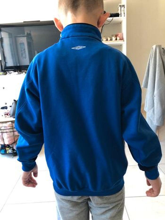 Pull Umbro Bleu 8 ans - photo numéro 2