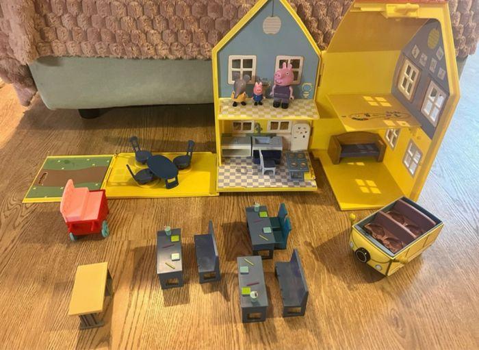 Maison De Luxe Peppa Pig Pliable + Voiture et école - photo numéro 3