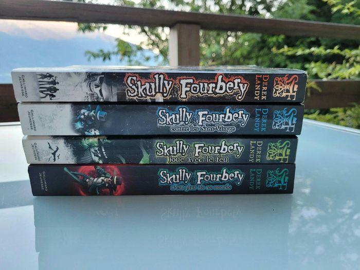 Lot de 4 livres Skully Fourbery, Derek Landy, Gallimard Jeunesse, tomes 1 à 4 - photo numéro 11