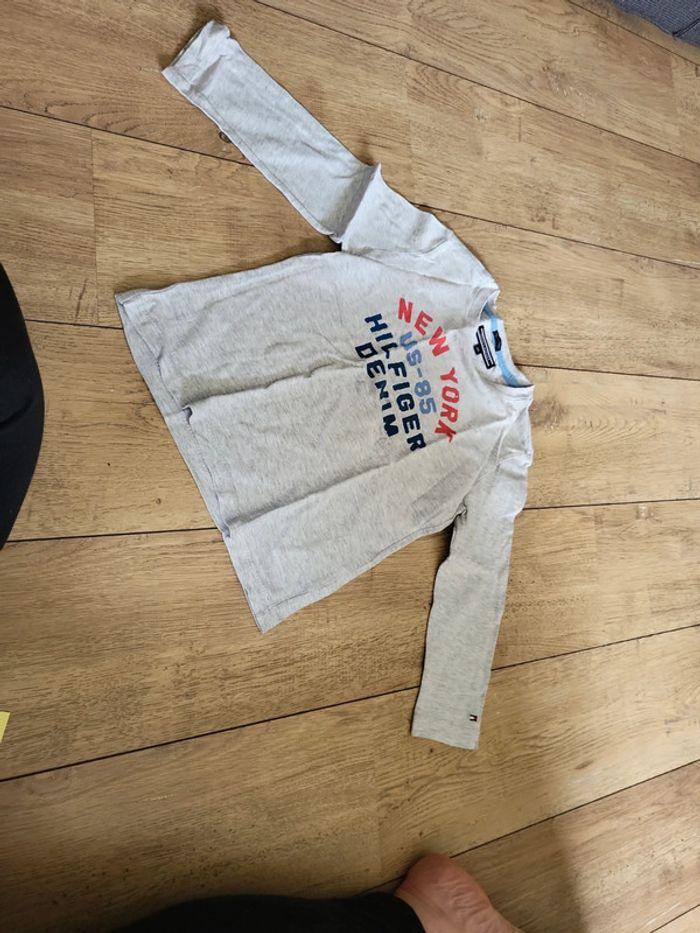 Tee shirt manches longues tommy 4 ans - photo numéro 1