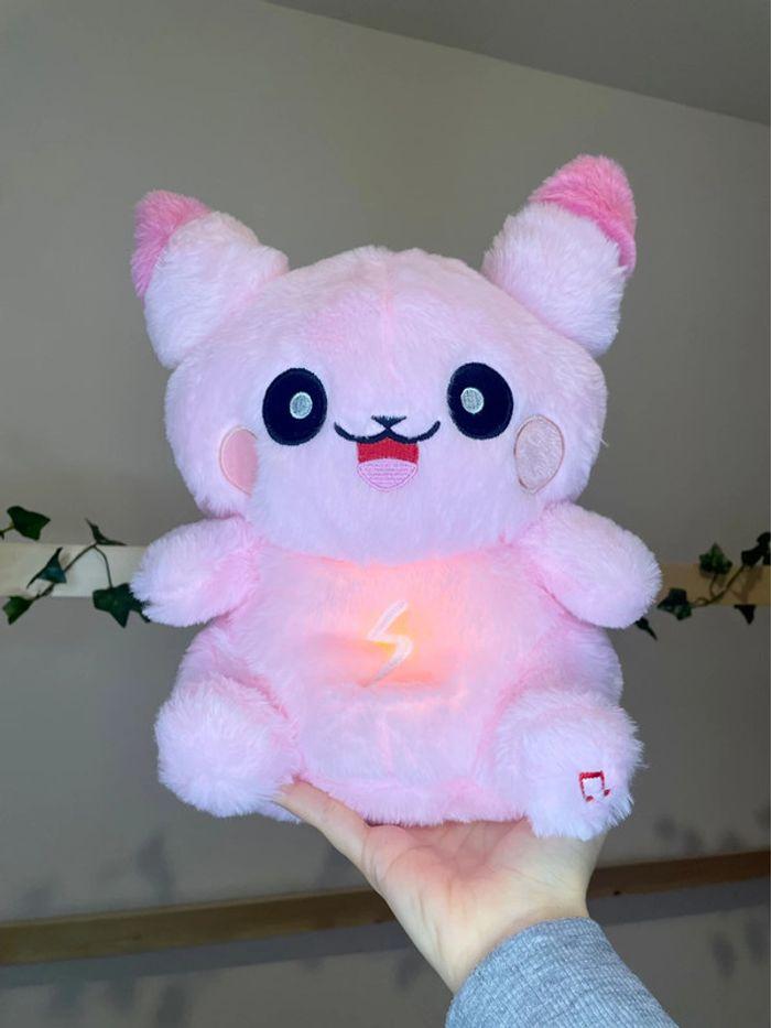 Peluche lumineuse Pokémon Pikachu qui respire - photo numéro 1