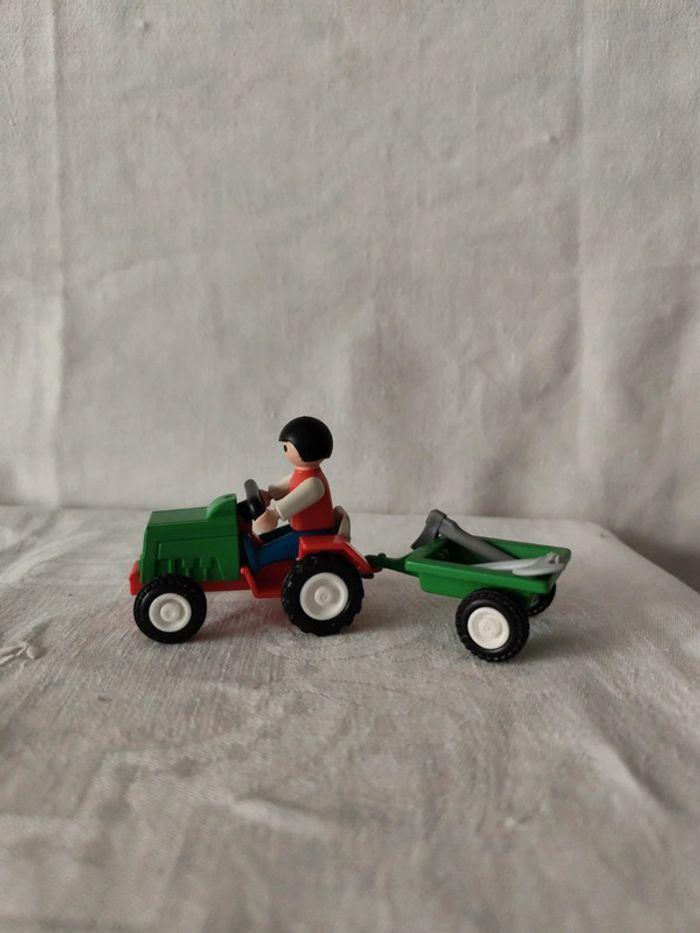 Playmobil 1 enfant sur tracteur et 1 remorque - photo numéro 1