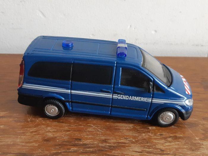 Mercedes Vito Gendarmerie. Bburago - photo numéro 2