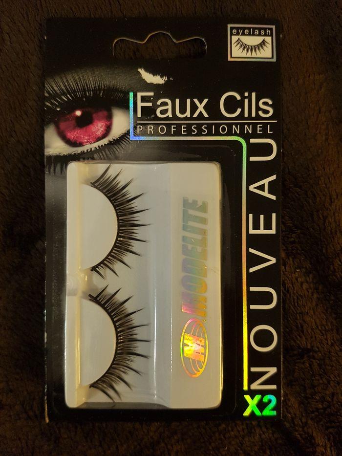 Faux cils