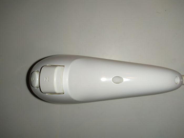 Accessoire Nintendo Wii Manette Nunchuk blanche officielle en loose - photo numéro 2