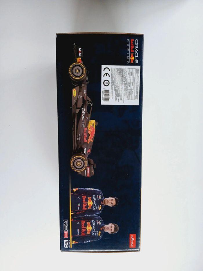 Voiture Radiocommandée R/C Rastar 1:18 Oracle Red Bull Racing RB18 - photo numéro 3