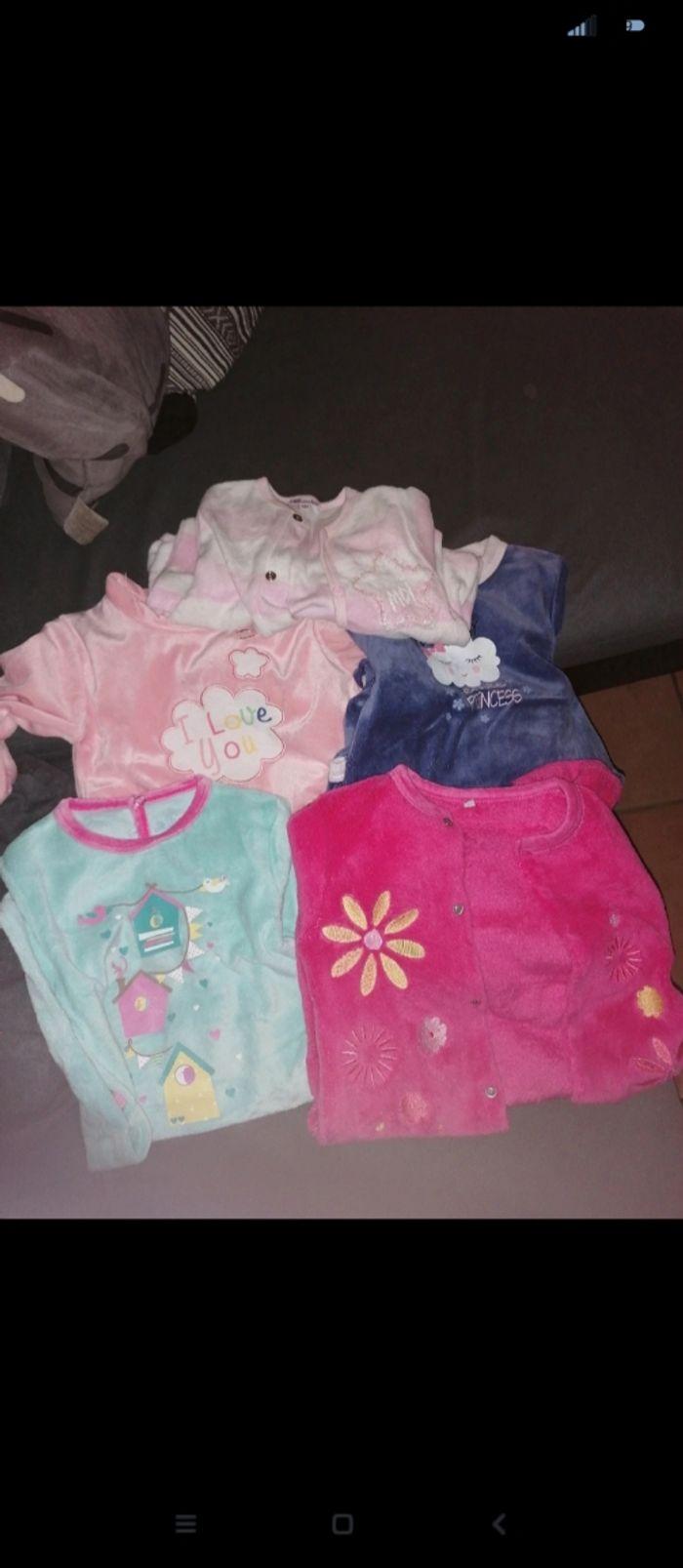 Lot de 5 pyjamas 6 mois - photo numéro 1