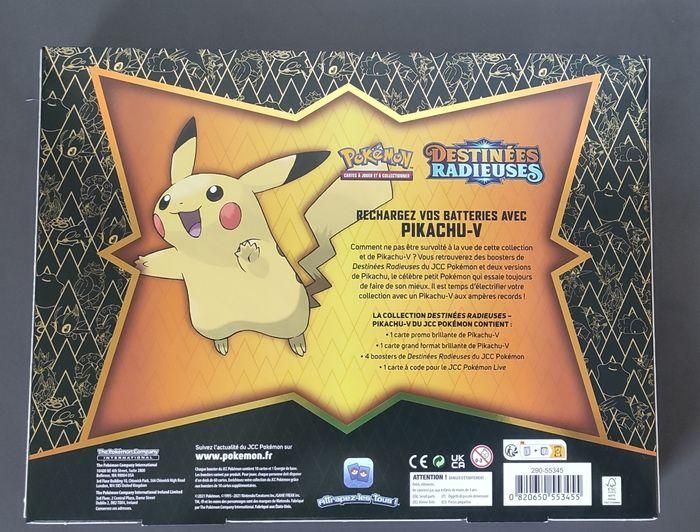 Coffret Pikachu V Destinée Radieuse avec deux Boosters Dracaufeu neuf Scellé - photo numéro 3