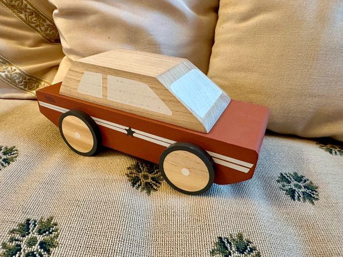 NEUF Grande voiture de course en bois rétro vintage rouge beige étoile 25x12cm cadeau décoration - photo numéro 1