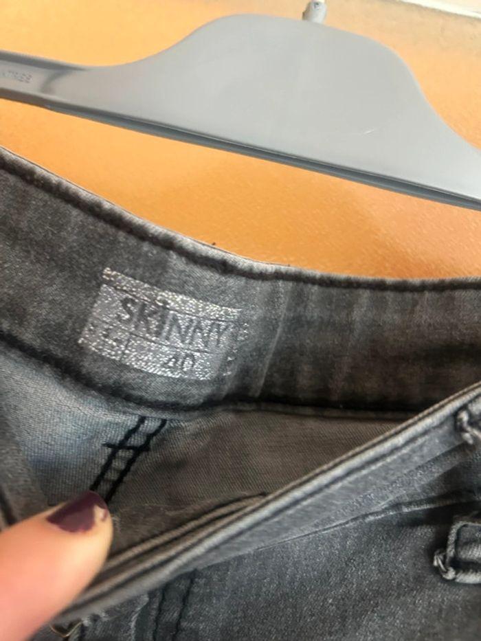 Jean skinny noir Kiabi taille 40 - photo numéro 3