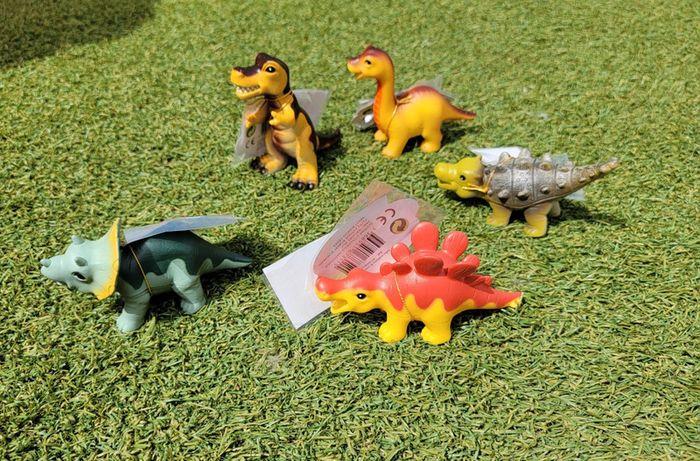 5 bébés dinosaures neuf. - photo numéro 1