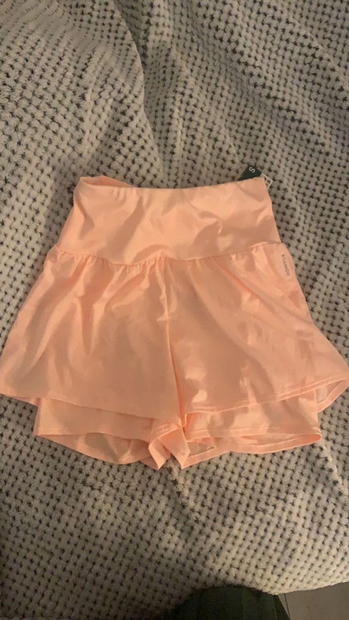 Short de sport domyos rose neuf - photo numéro 1