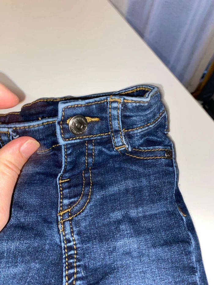 Jeans pour bébé taille 6 mois - photo numéro 3