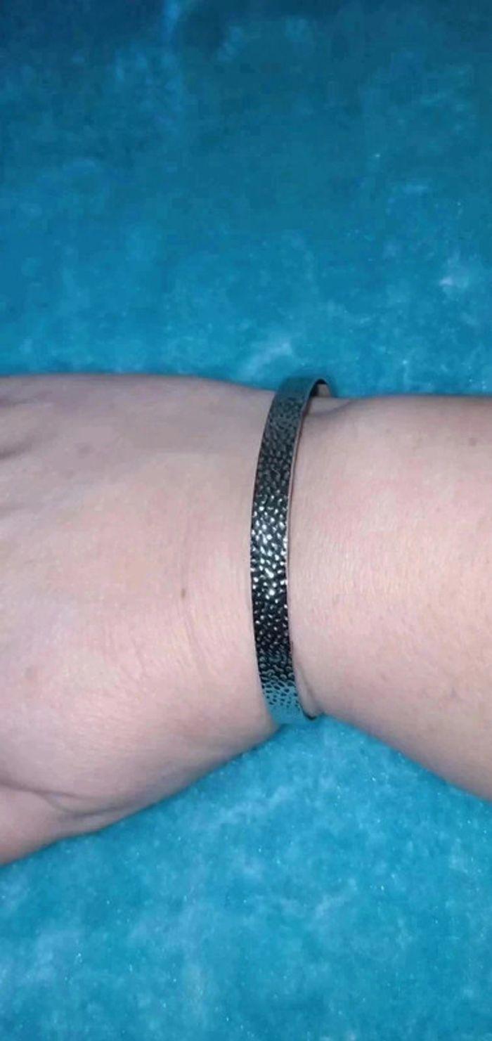 Bracelet jonc en parfait état - photo numéro 1