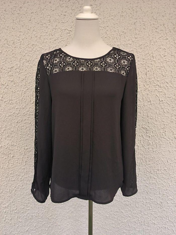 Blouse noire a empiècements dentelle Tissaia taille 40 - photo numéro 1