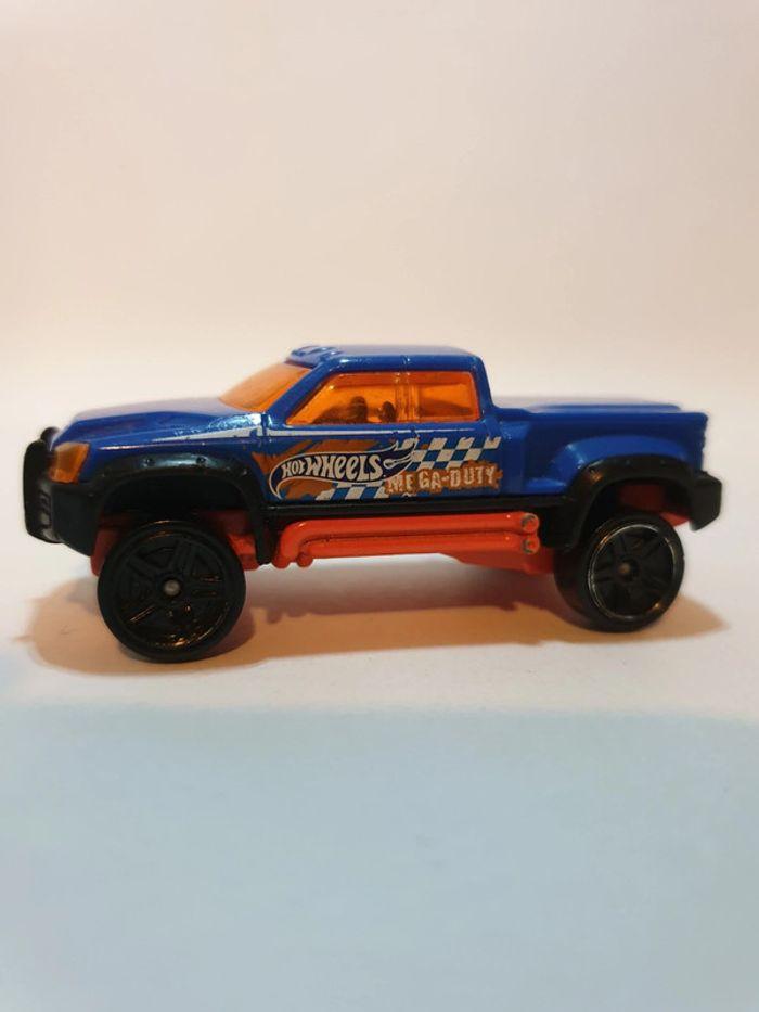 Hot Wheels 2013 Mega Duty Bleu/Orange - 1/64 - photo numéro 1