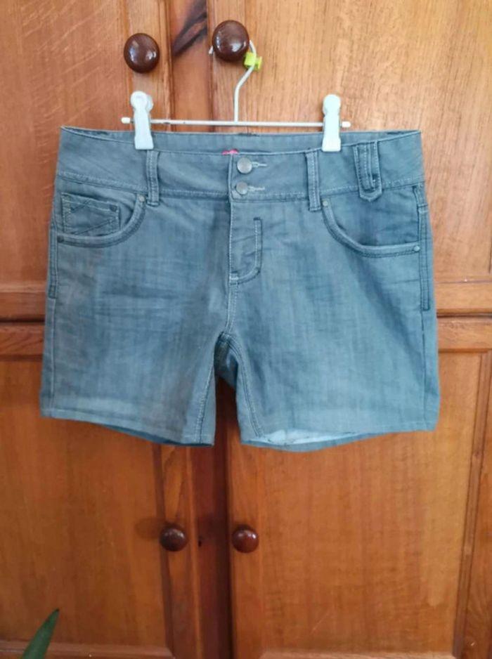 Short  en jeans  été  cache cache taille  40 I. Code Y2k - photo numéro 1