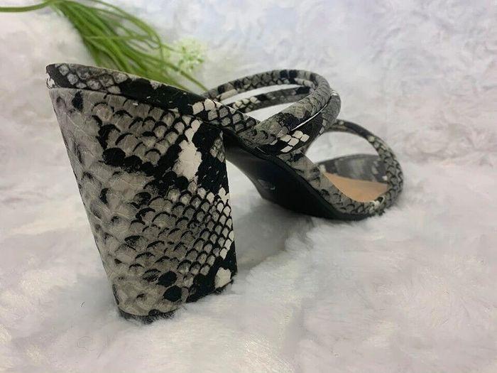 Mules sandales claquettes gris blanc noir Look reptile T 40 neufs - photo numéro 12