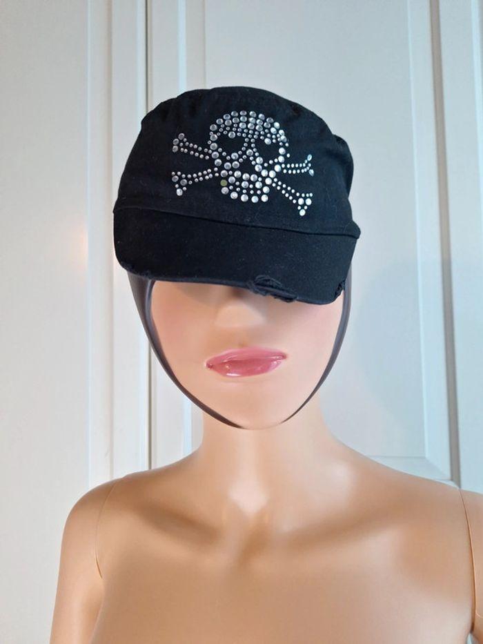 Casquette noire effet usé motif  tête de mort en strass - photo numéro 7