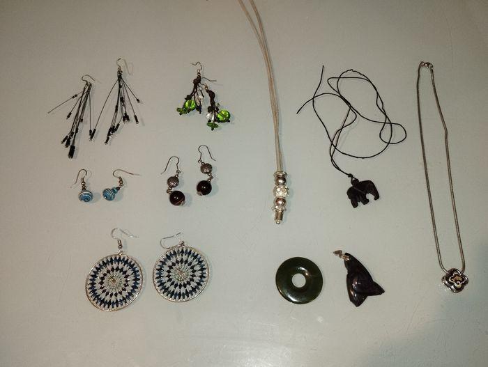 Lot 10 bijoux pendentifs et boucles d'oreilles - photo numéro 1