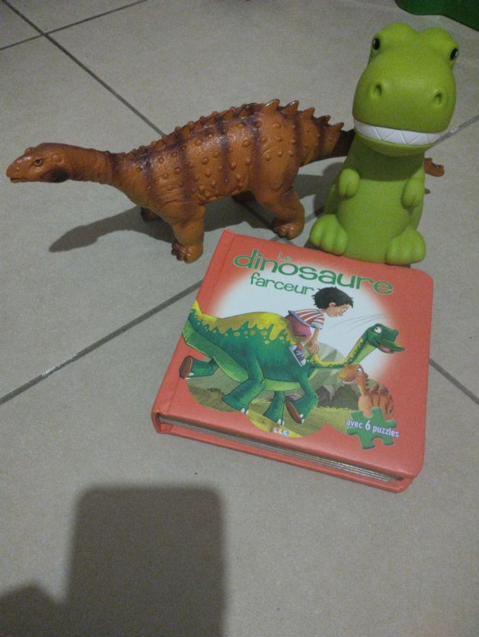 Lot dinosaure : dinosaure bricolage, 1 livre puzzle, une veilleuse et un gros dinosaure - photo numéro 2