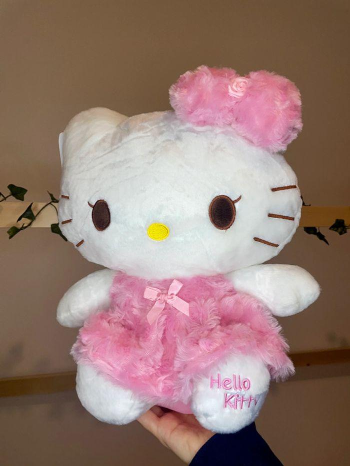 Peluche Hello Kitty en robe - photo numéro 1