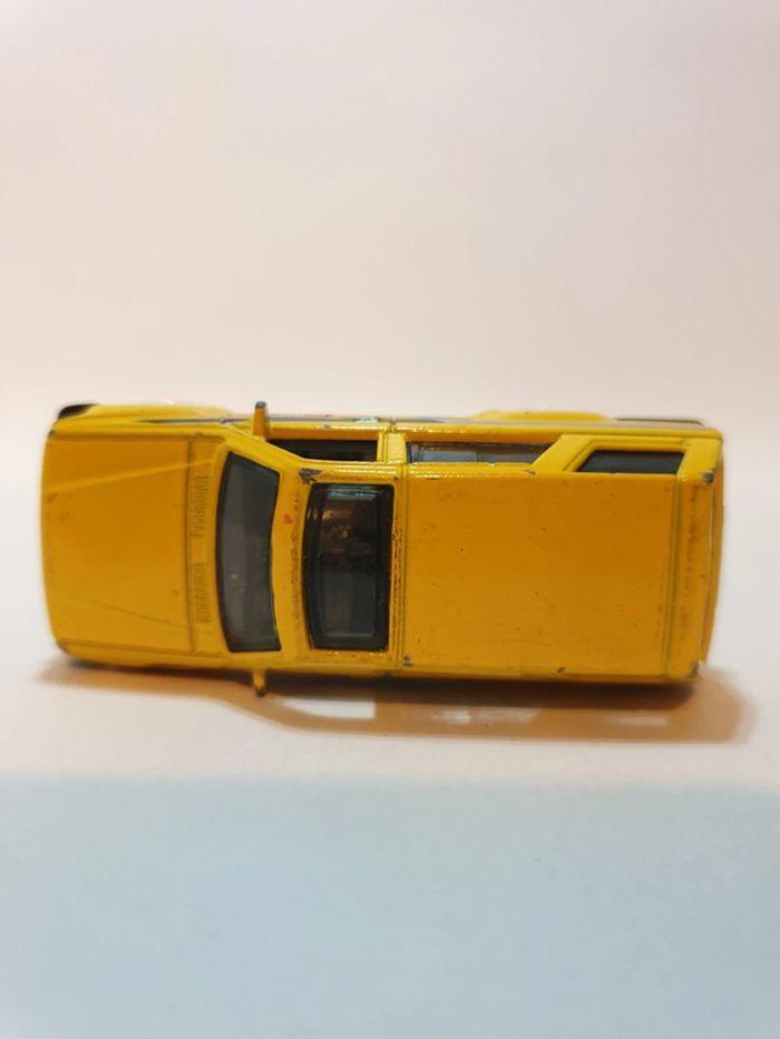 Matchbox 2013 Toyota 4Runner 1985 jaune MBX Park - 1/64 - photo numéro 13