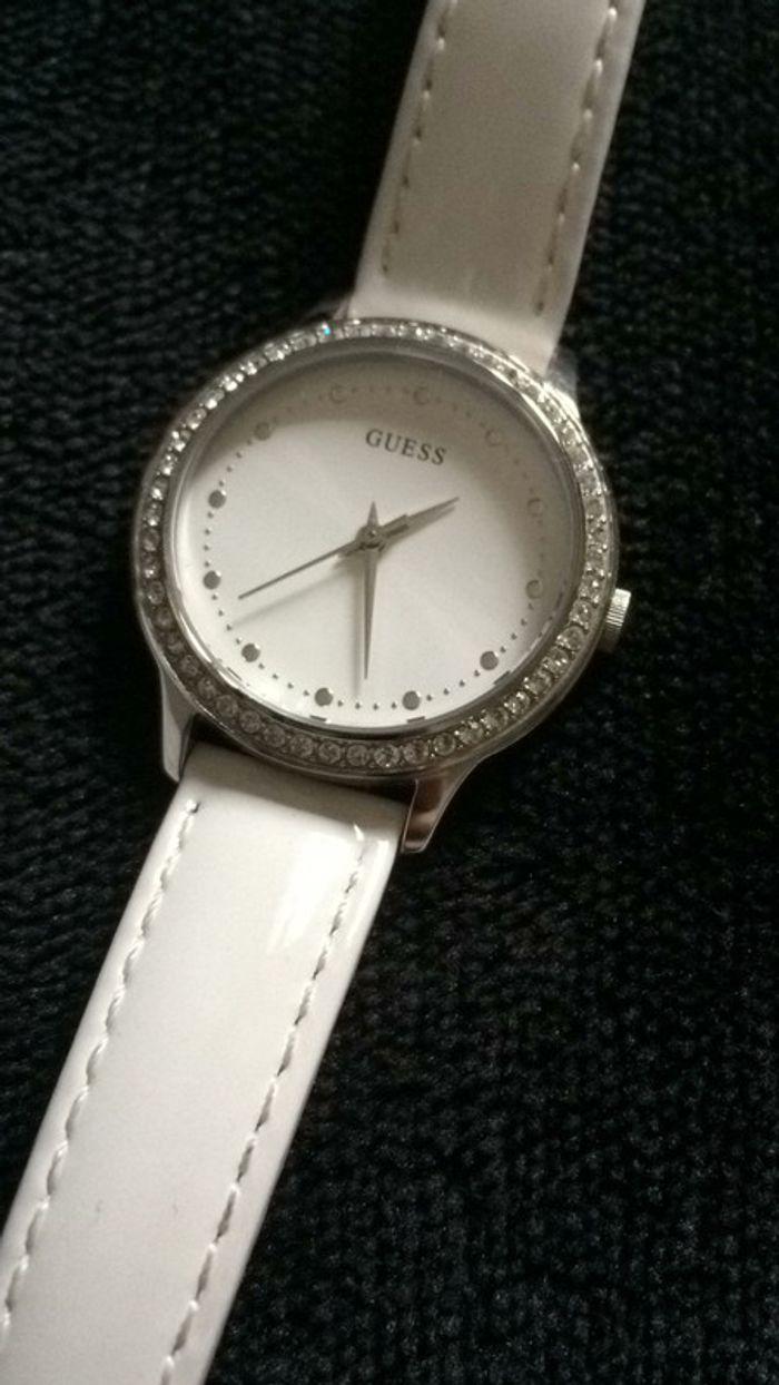 Montre guess - photo numéro 2