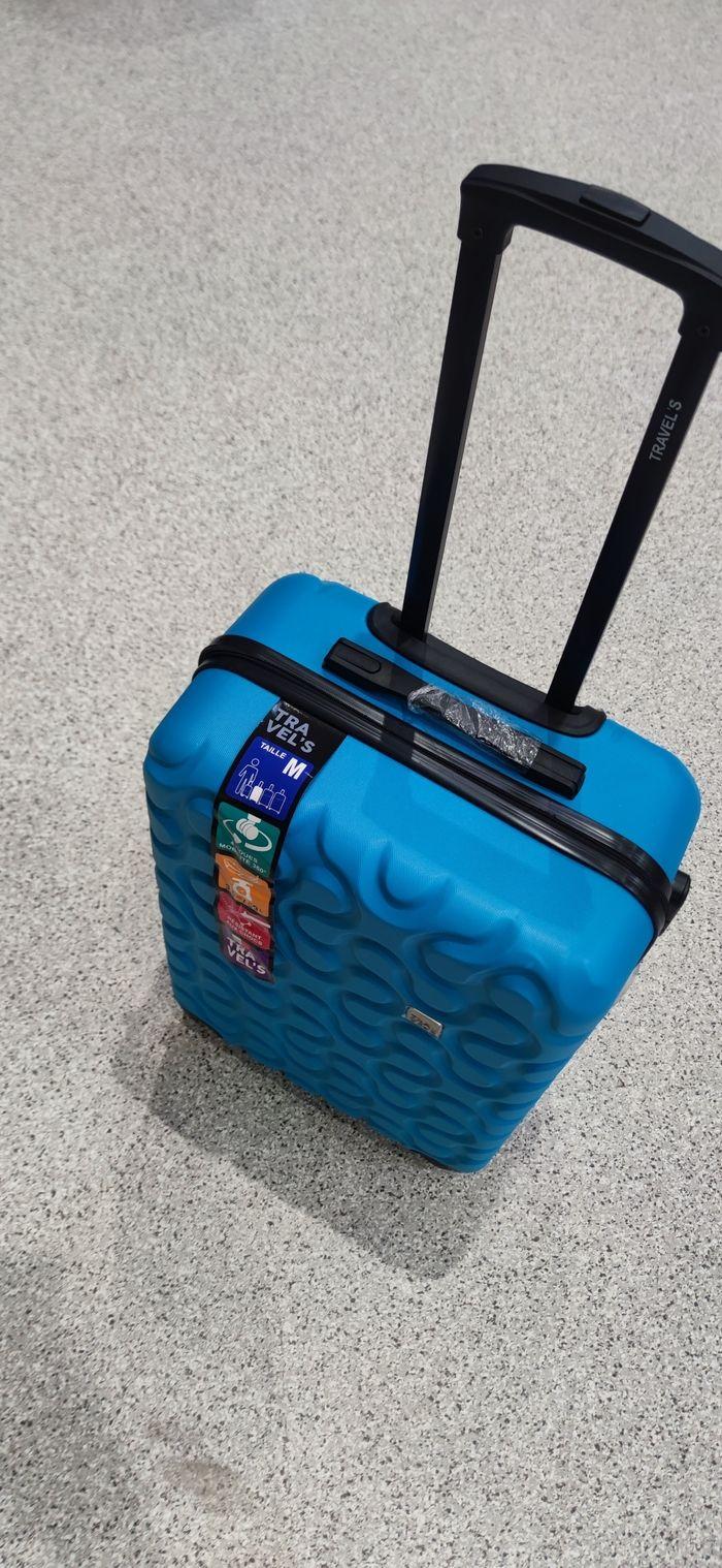 Valise taille M Neuve Anti-Choc bleu - photo numéro 1