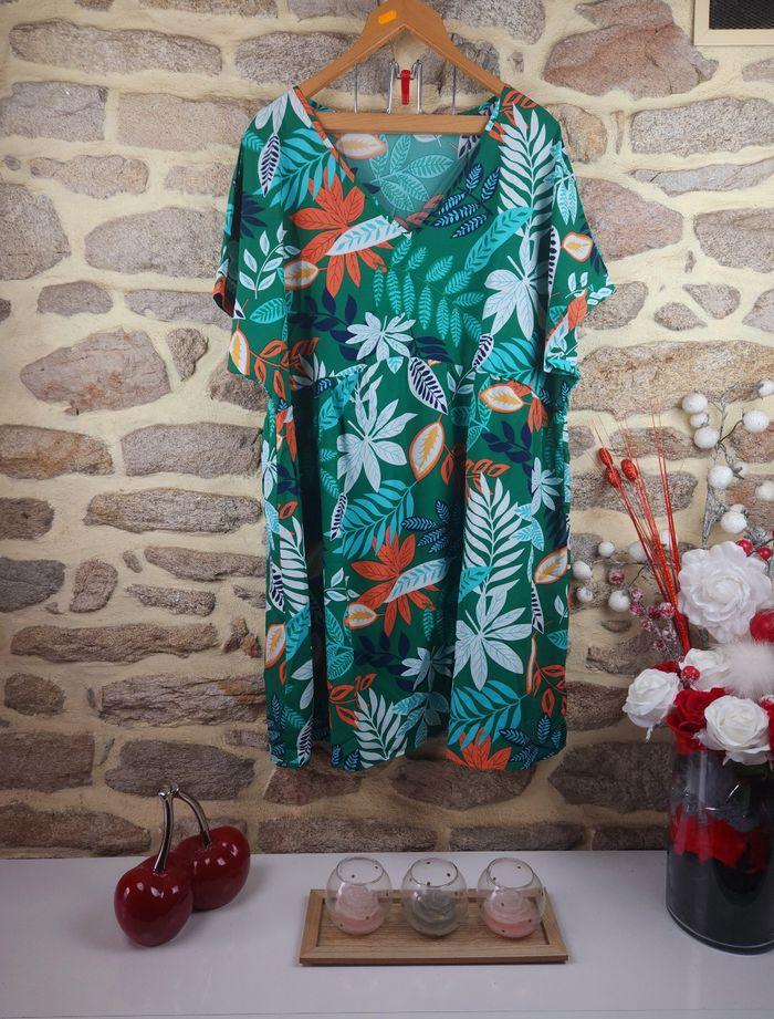 Robe tropical col en V verte et multicolore Femme taille 54 marque Missguided 🍬 - photo numéro 1