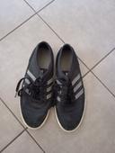 Très bon état basket adidas homme 42 noir