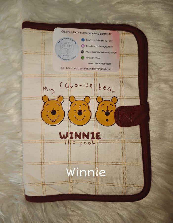 Protège carnet de santé Winnie brodé - photo numéro 1