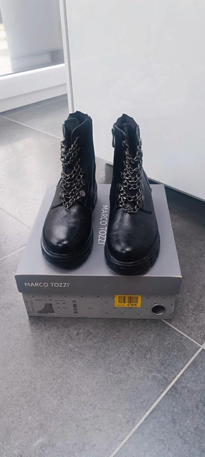 Bottines Marco Tozzi noir avec chaînes pointure 40 - photo numéro 1