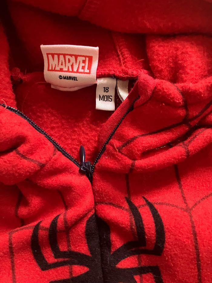 Vend combinaison neuve Spiderman taille 18 mois - photo numéro 4