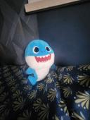 Peluche baby shark