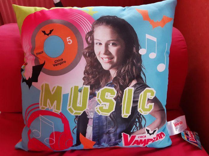 Coussin Chica vampiro neuf - photo numéro 1