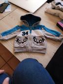 Gilet à capuche neuf taille 3 mois