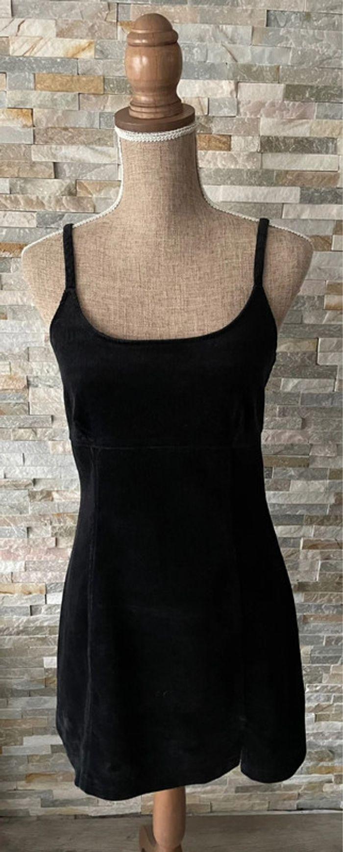 Robe en velours noir Pimkie vintage taille 40 - photo numéro 1