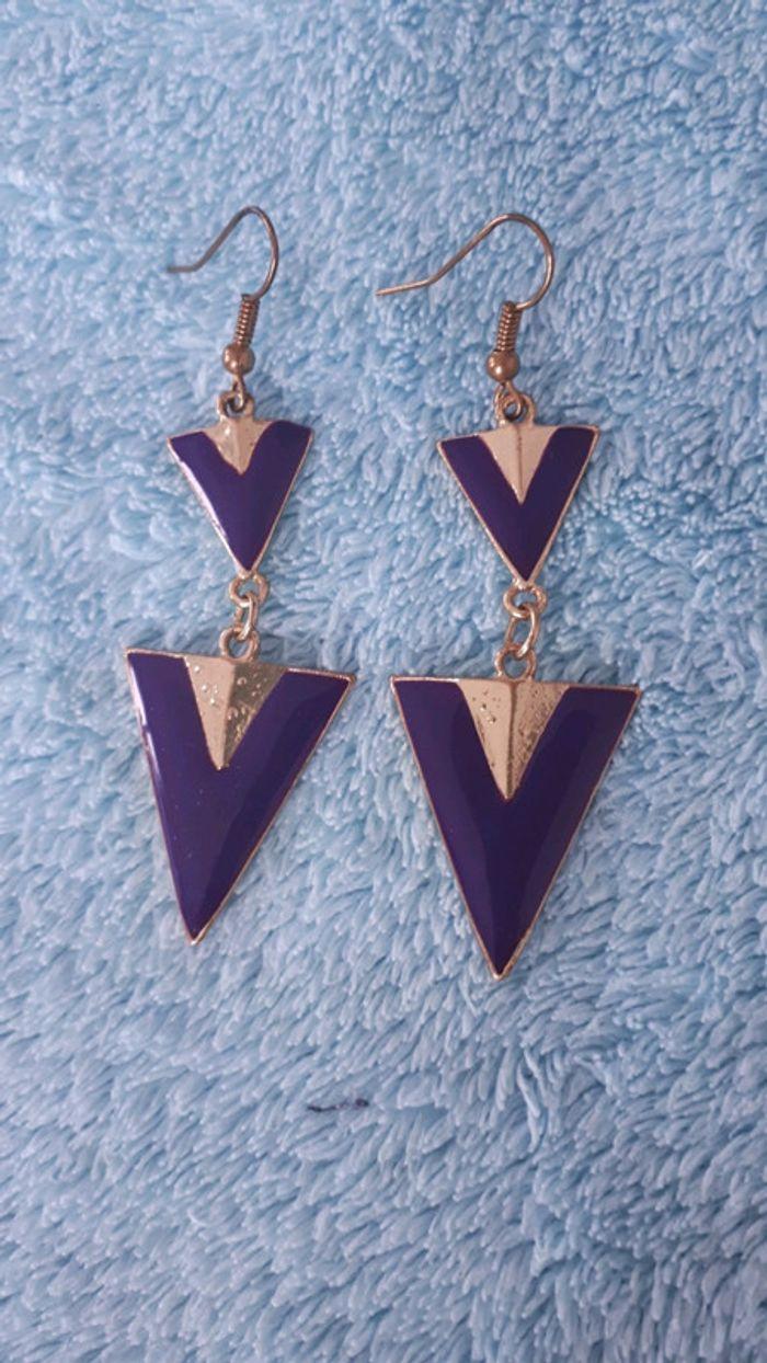 Boucles d'oreilles triangles doré et violet - photo numéro 2