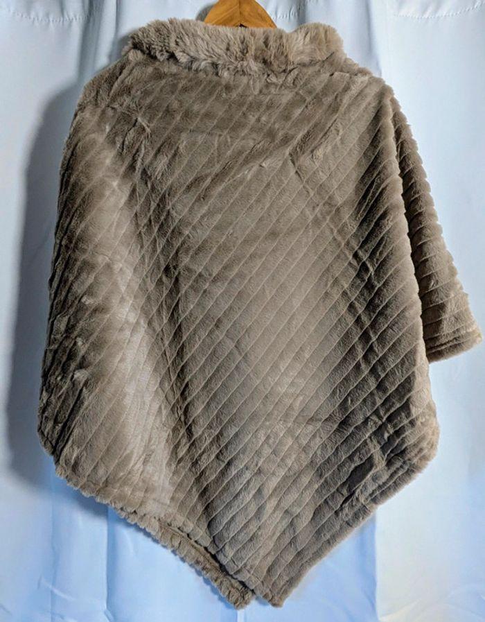 Poncho élégant couleur taupe neuf - photo numéro 2