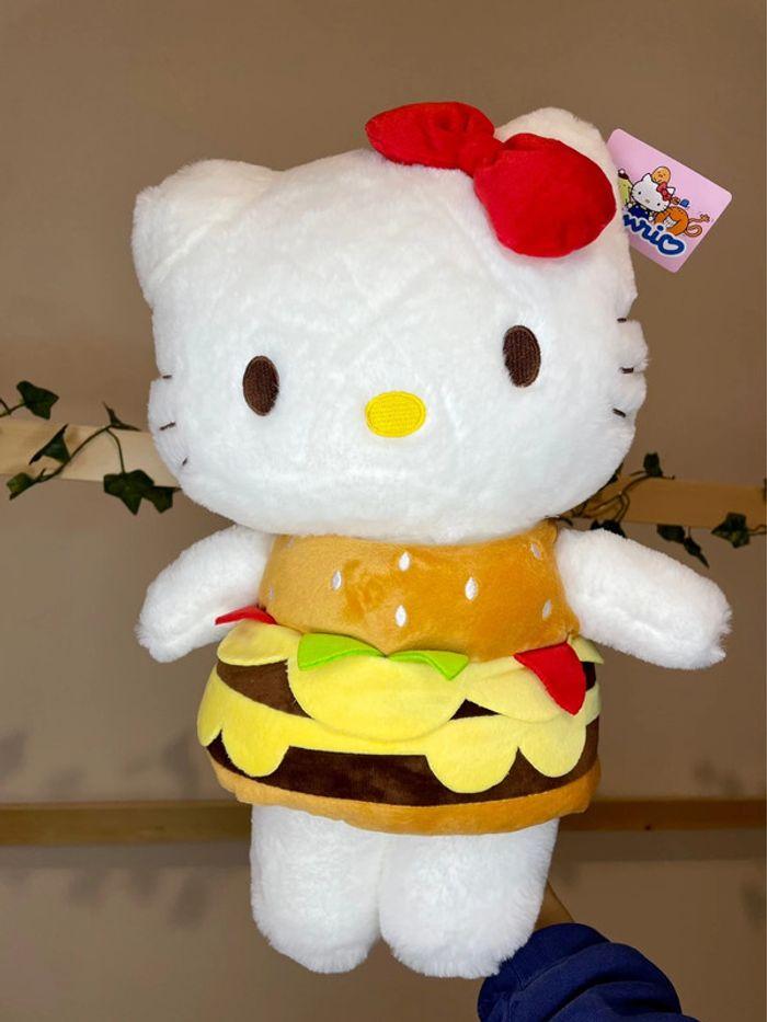 Peluche Hello Kitty déguisement Hamburger 🍔 - photo numéro 8