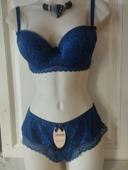 Ensemble lingerie neuf bleu marine avec shorty. 80/85B 38