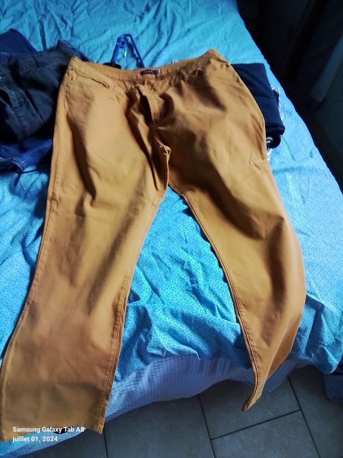 Joli pantalon neuf  moutarde - photo numéro 2