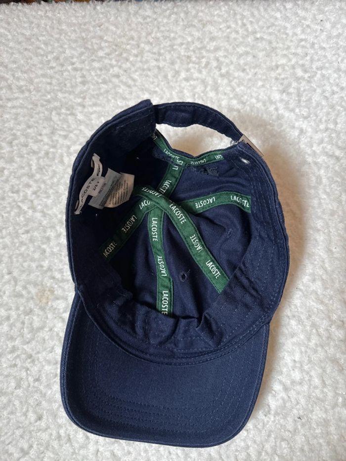 Casquette Lacoste 2/5 ans très bon état - photo numéro 3