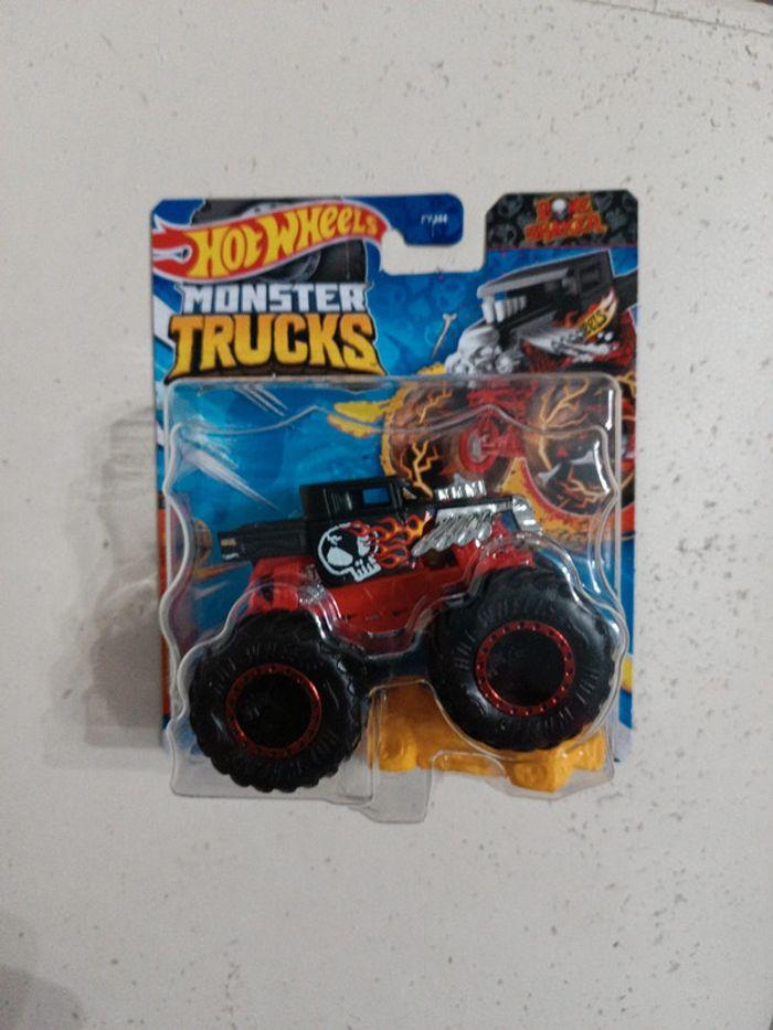 Monster truck hot Wheels neuf 1/64 Bone shaker - photo numéro 1