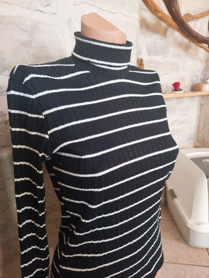 Pull femme col roulé taille S noir et blanc en tres bon etat - photo numéro 3